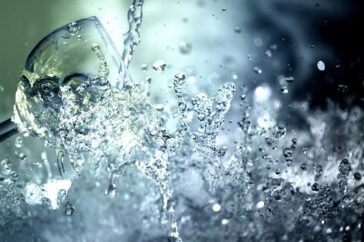 water, wine glass, water splash